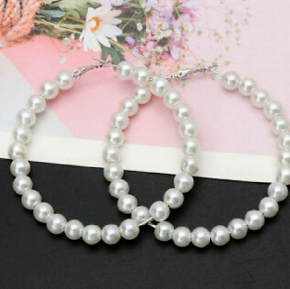 5⭐Rated! 2 Pairs Of Classic Pearl Hoops. - Picture 2 of 4